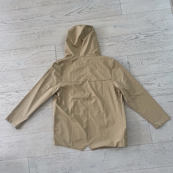 Rains Unisex Rain Coat in color Sand, Size Medium, NWT - Picture 2 of 8